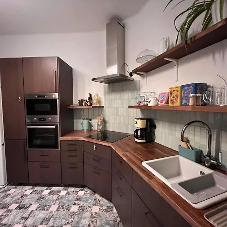 Vakantiehuis Charmante Art Deco Rijwoning