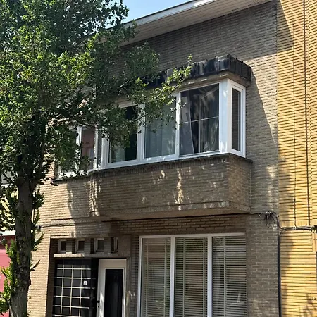 Charmante Art Deco Rijwoning 別荘 オステンド